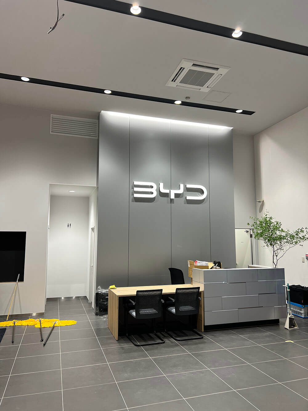 新車デーラー店舗改修工事